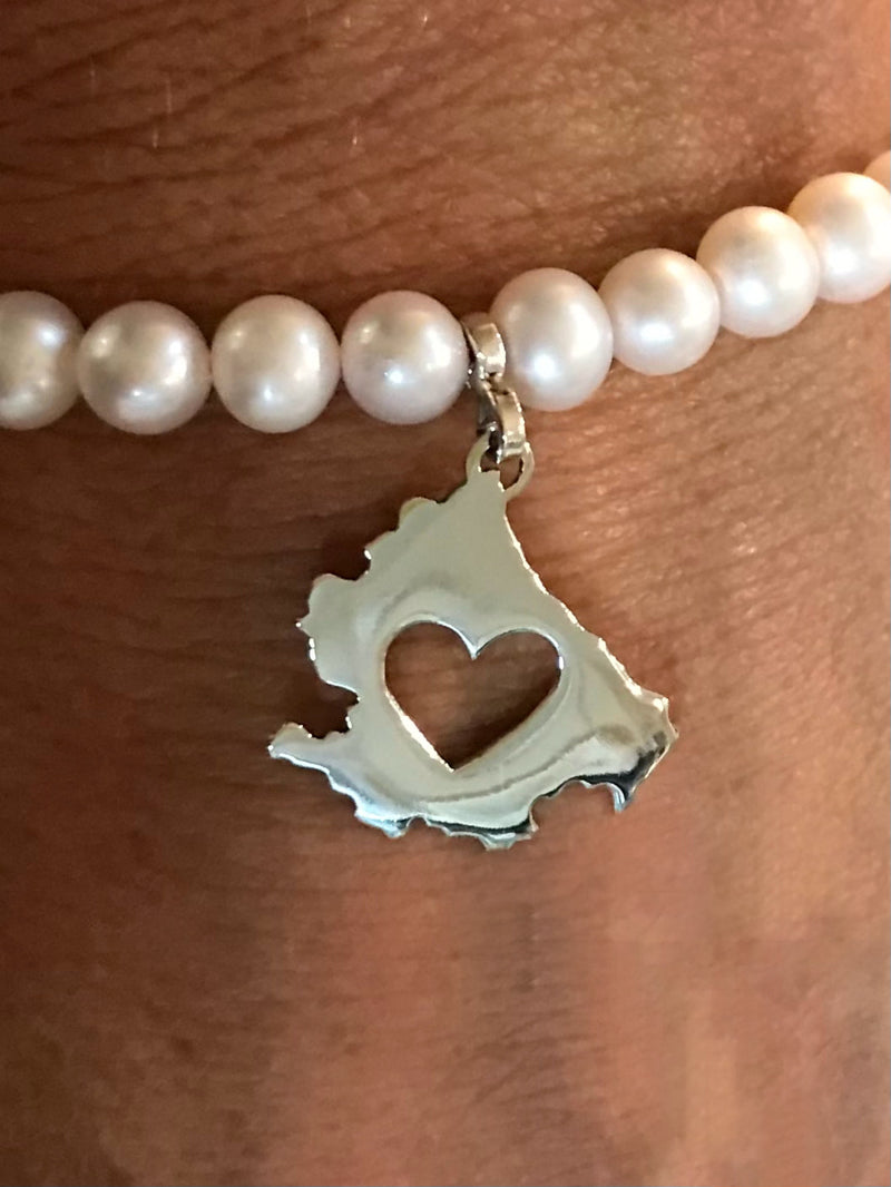 Bracciale con perle e ciondolo dell’Abruzzo con cuore traforato